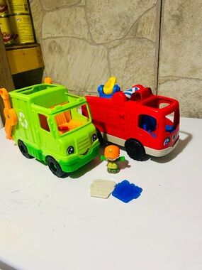 Fisher-Price Little People Green Recycling Truck & Red Fire Engine Playset